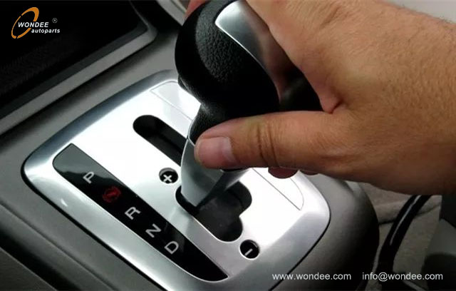 Auto transmission (1) Transmission automatique (1)