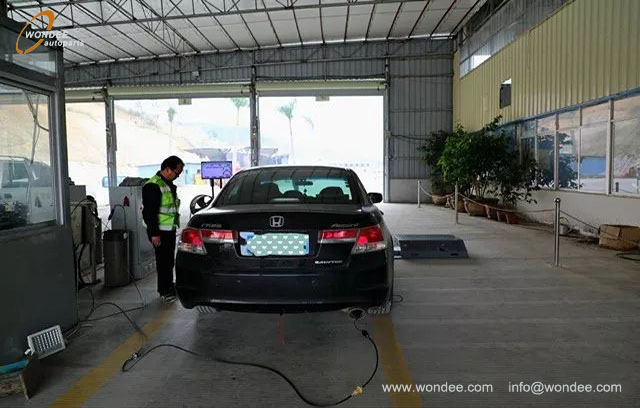 Auto exhaust gas (1) Gaz d'échappement automatique (1)