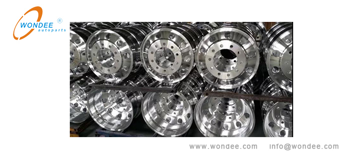 Low-pressure casting aluminum alloy wheels Roues en alliage d'aluminium moulé à basse pression