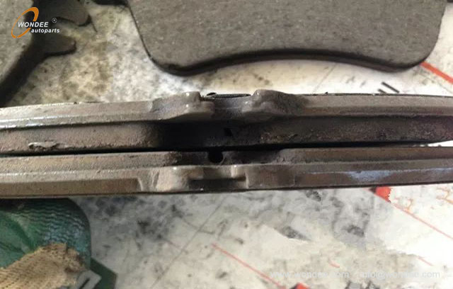 brake pads (1) plaquettes de frein (1)