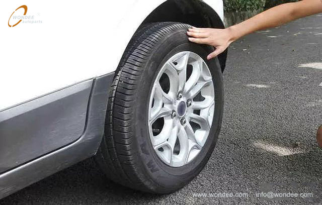 Car checking (1) Vérification de la voiture (1)