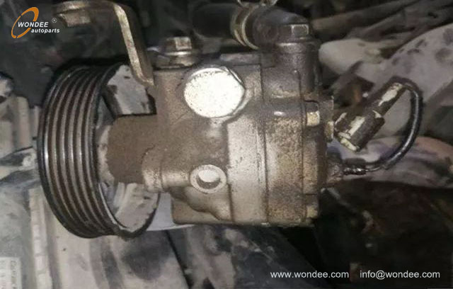 Car steering issues (4) Problèmes de direction de la voiture (4)