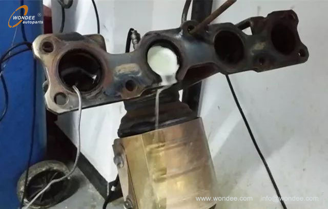 Auto exhaust gas (4) Gaz d'échappement automatique (4)