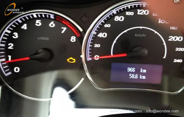 Lumière de défaut du moteur (2)