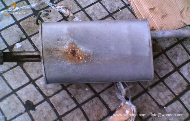 Exhaust Pipe (2) Tuyau d'échappement (2)