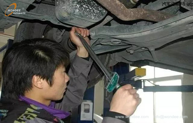 screws broken (3) Vis cassées (3)