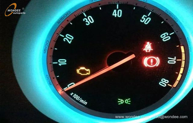 Lumière de défaut du moteur (4)