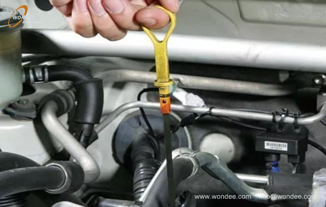 Car checking (2) Vérification de la voiture (2)