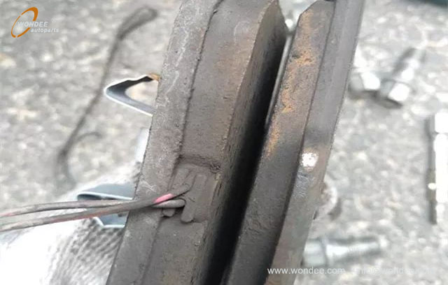 brake pads (2) plaquettes de frein (2)