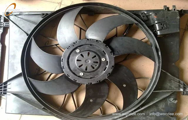 Air conditioning noise (2) Bruit de climatisation (2)