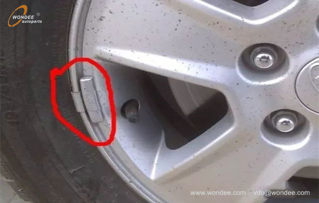 four-wheel dynamic balancing (2) Équilibrage dynamique à quatre roues (2)