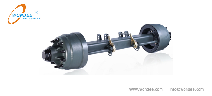 Outboard brake drum axle for a semi-trailer Essieu de tambour de frein hors-bord pour une semi-remorque